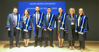 2022-2023 Akademik Yılı Eczacılık Fakültesi Birinci Sınıflar Türkçe ve İngilizce Program için Beyaz Önlük Giyme Töreni düzenlendi